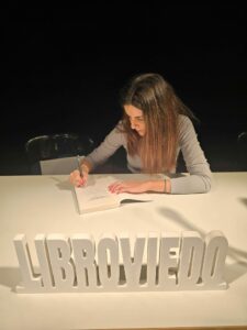 Lee más sobre el artículo Presentaciones y firmas en Asturias